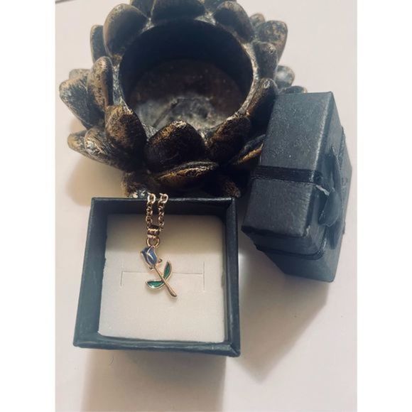 Blue AND GOLD ROSE NECKLACE - Picture 1 of 5